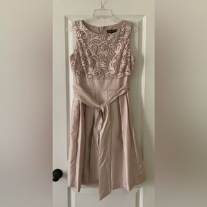 Jessica Howard champagne dress with tooling and pockets, Size 8, Never worn